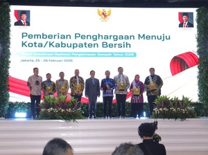 Gubernur Sulsel Raih Penghargaan Pembina Terbaik Pengelolaan Sampah 2026