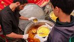 Hangatnya Ramadan di Sanaa, Relawan Bagikan Ratusan Porsi Iftar untuk Warga