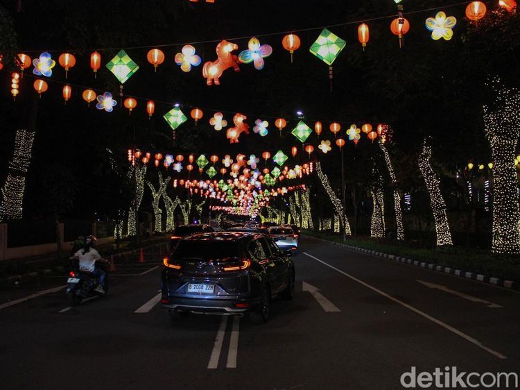 Harmoni Dekorasi Imlek-Ramadan Warnai Kawasan Lapangan Banteng