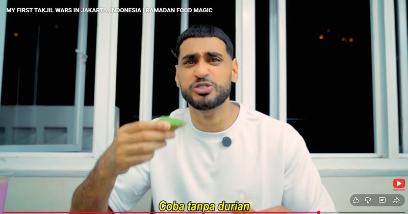 Ikutan War Takjil di Benhil, Bule Inggris Ini Puas Jajan Pecel hingga Serabi Ikutan War Takjil di Benhil, Bule Inggris Ini Puas Jajan Pecel hingga Serabi