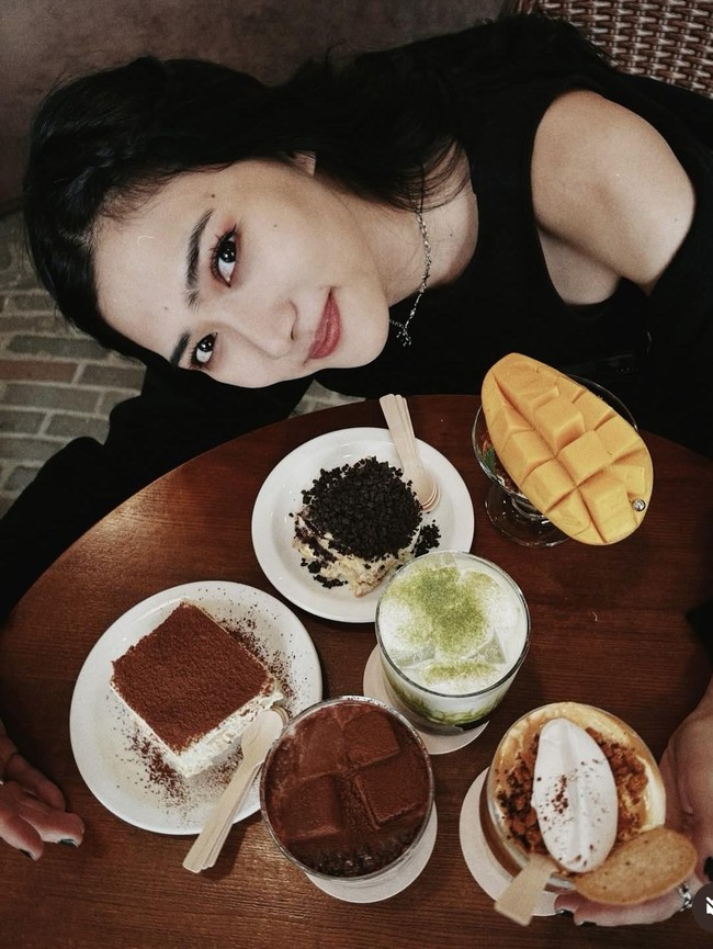 Isyana Sarasvati Asyik Nongkrong di Kafe Barbie hingga Kulineran di Luar Negeri