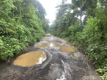 Duh, Jalur Alternatif Wisatawan Menuju Kuta Mandalika Rusak Parah