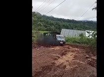 Video: Jalan Rusak Parah, Lansia di NTT Meninggal Saat Menuju Puskesmas