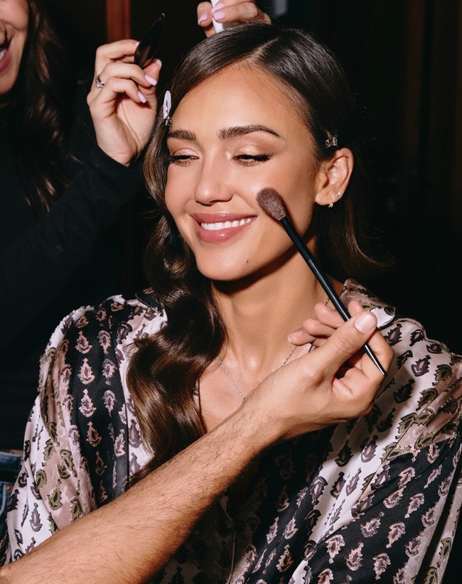 Dari pernikahan dengan Cash Warren, Jessica Alba dikaruniai tiga anak yakni Honor Marie yang berusia 17, Hven Waren, dan Hayes yang berusia delapan tahun. Foto: Instagram @jessicaalba