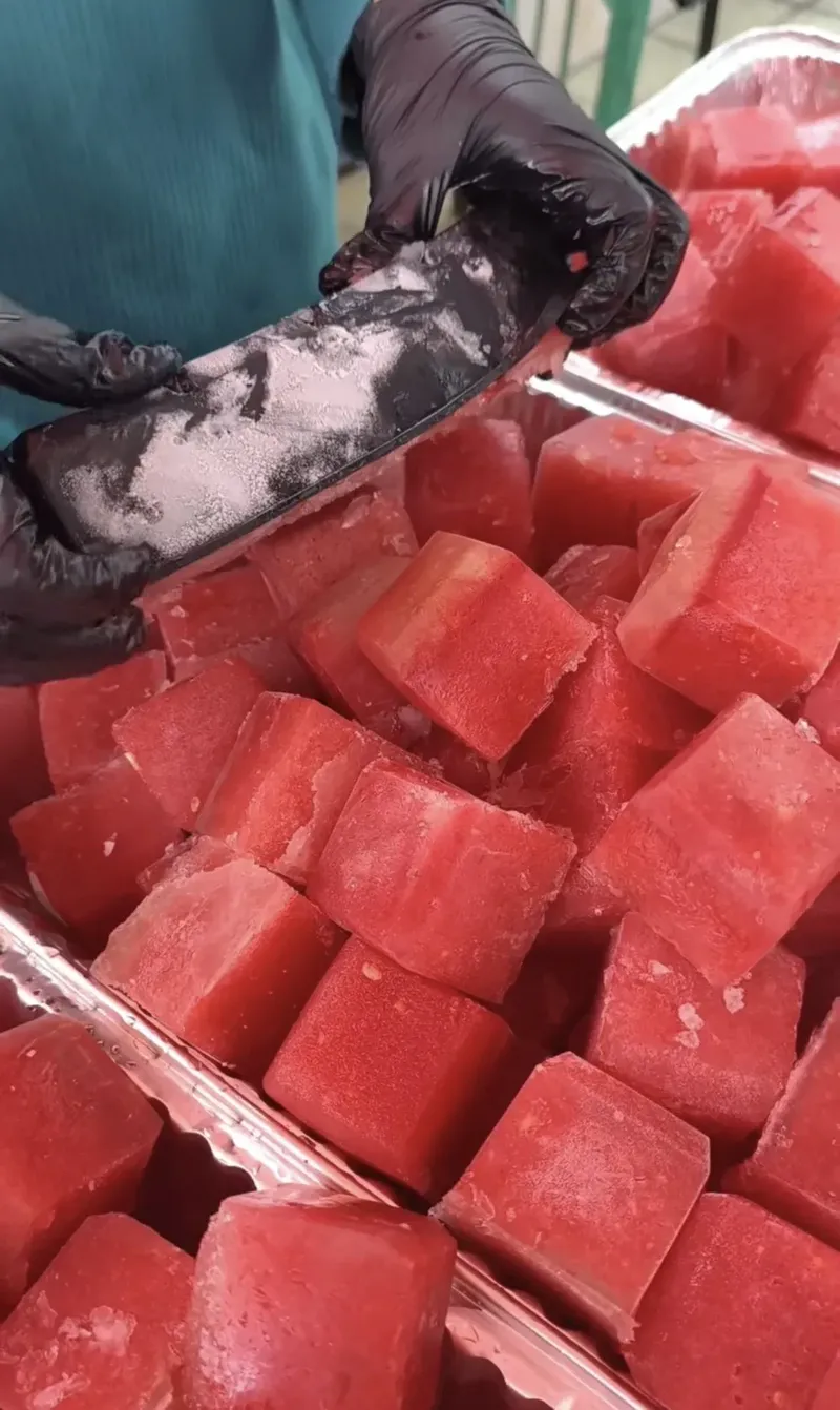 Jus Semangka 100% Murni Tanpa Campuran Air dan Es Jus Semangka 100% Murni Tanpa Campuran Air dan Es