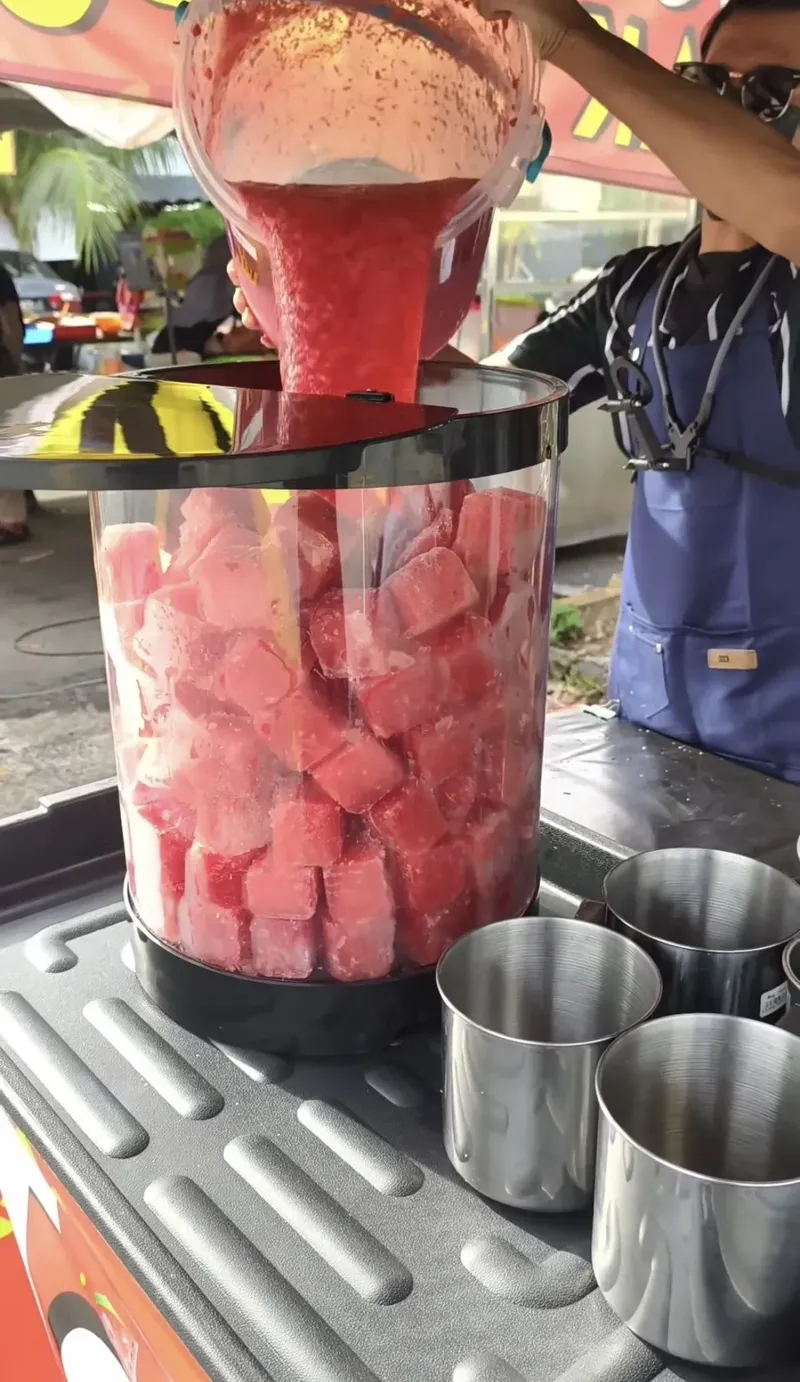 Jus Semangka 100% Murni Tanpa Campuran Air dan Es Jus Semangka 100% Murni Tanpa Campuran Air dan Es