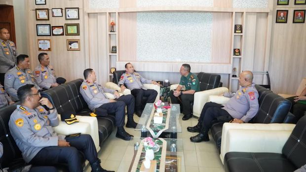 Kapolda Riau Irjen Pol Herry Heryawan melakukan safari Ramadan ke markas Kopasus hingga Lanal Dumai dalam rangka memperkuat sinergi TNI-Polri, Rabu (23/2/2026).