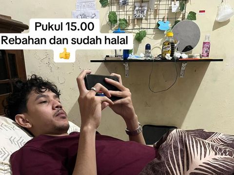 Kisah viral pasangan pilih nikah sederhana di KUA. Tanpa pesta mewah, momen akad tetap sakral, hangat bersama keluarga, hingga bisa santai rebahan setelah sah. Kisah viral pasangan pilih nikah sederhana di KUA. Tanpa pesta mewah, momen akad tetap sakral, hangat bersama keluarga, hingga bisa santai rebahan setelah sah.