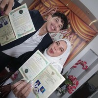 Habis Akad Langsung Rebahan! Viral Pasangan yang Pilih Nikah Simpel di KUA