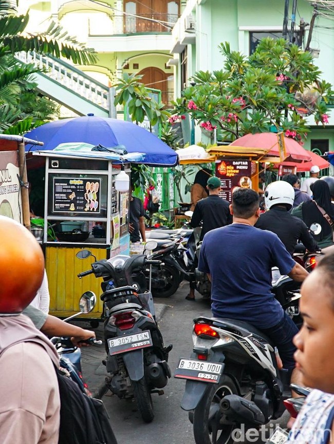 Lapak UMKM Manggarai Diserbu Pemburu Takjil