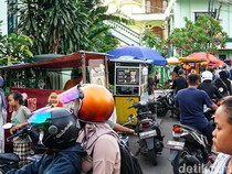 Lapak UMKM Manggarai Diserbu Pemburu Takjil