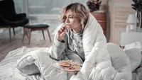 Sering Ngemil Saat Stres? Bisa Jadi Kamu Alami Emotional Eating