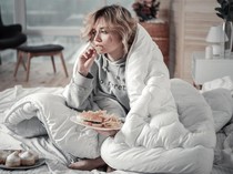 Sering Ngemil Saat Stres? Bisa Jadi Kamu Alami Emotional Eating