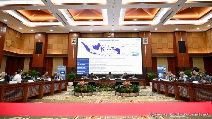 Menteri Keuangan Purbaya Yudhi Sadewa memimpin sidang debottlenecking terkait hambatan Proyek Strategis Nasional (PSN) Onshore Liquefied Natural Gas (LNG) Abadi Masela