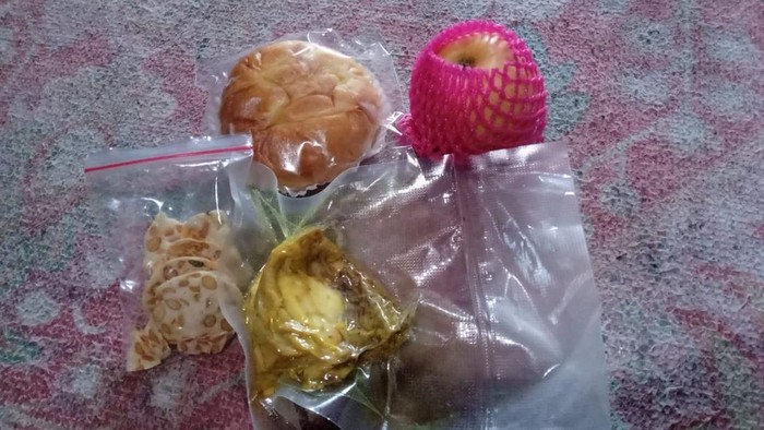 Menu kering yang diterima siswa TK di Sawangan, Kabupaten Magelang, Kamis (26/2/2026).