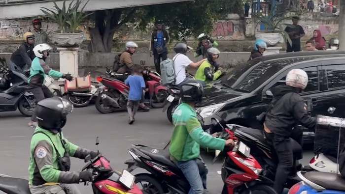 4 Kesaksian Aksi Gila-gilaan Pengemudi Mobil Lawan Arah Kayak Film: Viral di Jakpus!