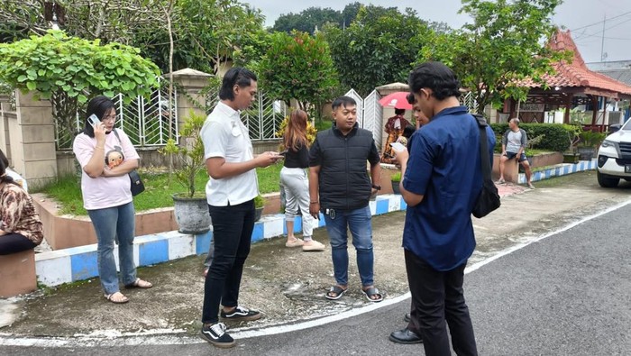 Olah TKP lokasi begal payudara di Blitar