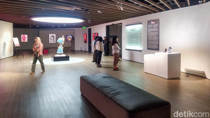 Pameran tunggal AC Andre Tanama bertajuk STILL: Silent World digelar di Bentara Budaya Jakarta, Kamis (26/2/2026). Pameran ini menjadi ajakan bagi publik untuk menyelami dunia batin yang hening, reflektif, dan penuh makna melalui karya-karya visual yang intim.