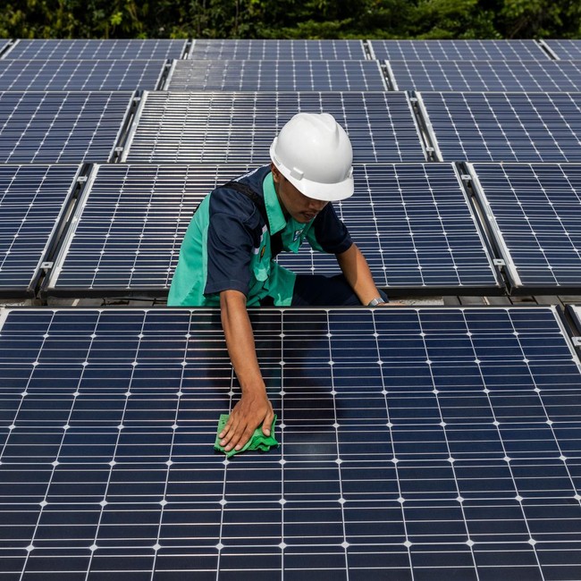 Trump Hantam Panel Surya RI dengan Bea Masuk 104%