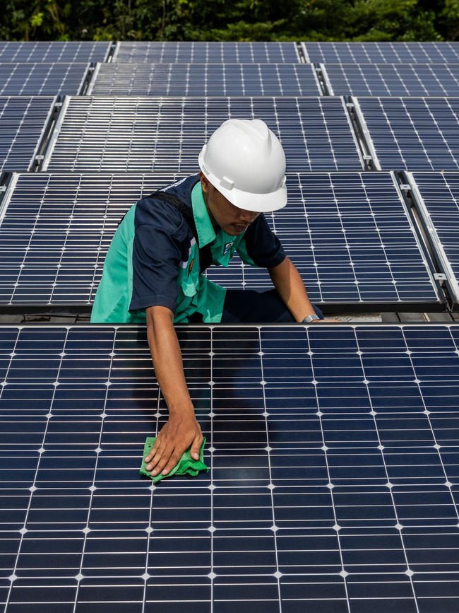 Trump Hantam Panel Surya RI dengan Bea Masuk 104%