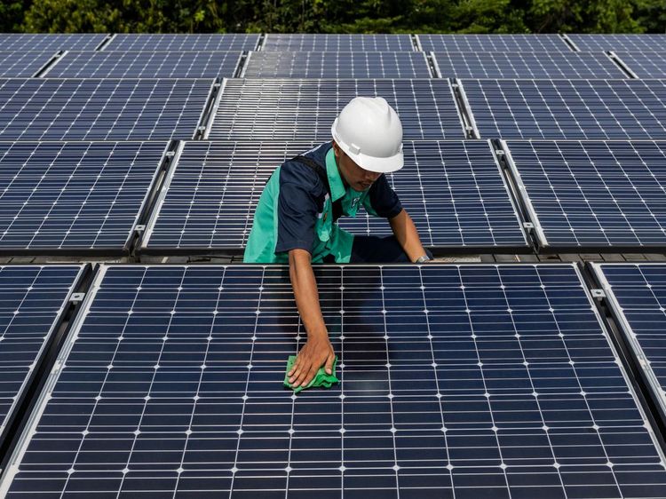 Trump Hantam Panel Surya RI dengan Bea Masuk 104%