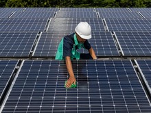 Panel Surya RI Kena Tarif 104%, ESDM Langsung Buka Suara