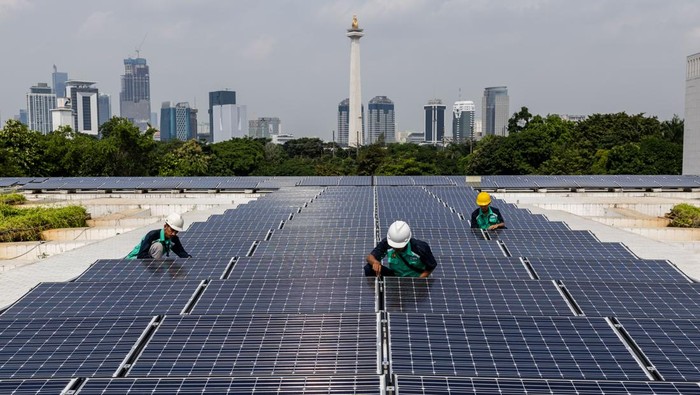 JAKARTA, INDONESIA - MAY 03: A view of solar panels of Istiqlal Mosque in Jakarta, Indonesia on May 03, 2024. The Istiqlal mosque uses a solar panel system facing climate change. (Photo by Garry Lotulung/Anadolu via Getty Images)