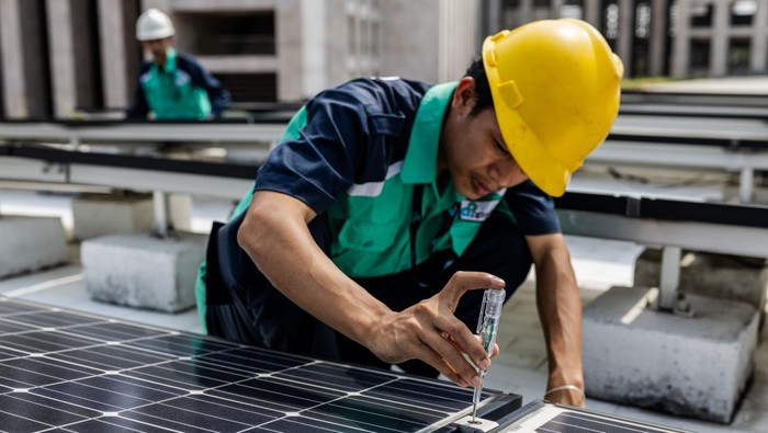 JAKARTA, INDONESIA - MAY 03: A view of solar panels of Istiqlal Mosque in Jakarta, Indonesia on May 03, 2024. The Istiqlal mosque uses a solar panel system facing climate change. (Photo by Garry Lotulung/Anadolu via Getty Images)