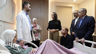 Aksi Kemanusiaan, Meghan Markle & Pangeran Harry Temui Korban Luka Bakar Gaza
