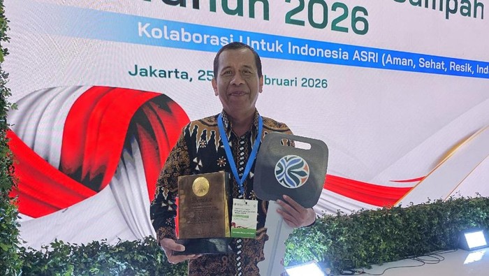 Pemkab Ciamis meraih penghargaan sebagai kabupaten dengan pengelolaan sampah terbaik nasional 2026.