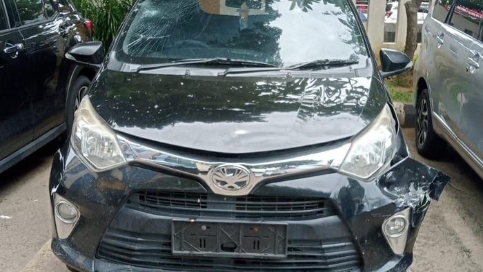 Calya Hancur, Ugal-ugalan Hingga Tabrak-tabrak di Jakpus: Penampakan Menegangkan!