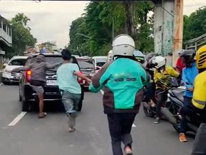Polisi Ungkap Asal-usul Sajam-Pistol Mainan dalam Mobil Ugal-ugalan di Jakpus