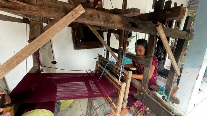 Perajin Sarung Tenun Goyor di Sidoarjo Kebanjiran Pesanan Jelang Lebaran