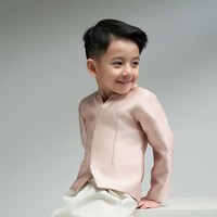 7 Foto Pierce Anak Billy Davidson yang Curi Atensi, Ganteng Bak Oppa Korea