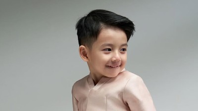 7 Foto Pierce Anak Billy Davidson yang Curi Atensi, Ganteng Bak Oppa Korea