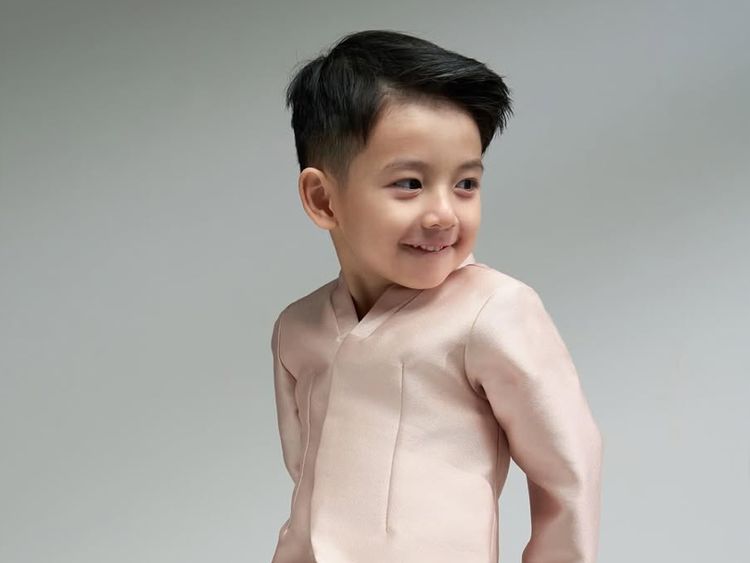 7 Foto Pierce Anak Billy Davidson yang Curi Atensi, Ganteng Bak Oppa Korea