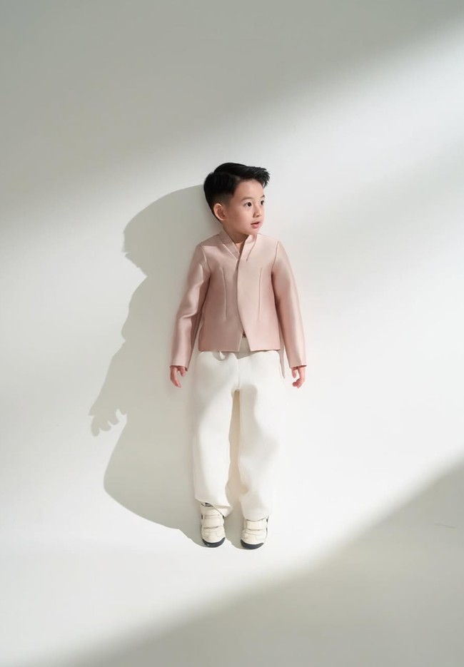 Lahir pada 21 Oktober 2021, saat ini Pierce baru berusia 4 tahun. Meski demikian sudah banyak yang mengidolakan anak pertama Billy dan Patricia itu. Foto: Instagram/@pattdevdex