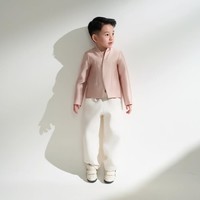 Lahir pada 21 Oktober 2021, saat ini Pierce baru berusia 4 tahun. Meski demikian sudah banyak yang mengidolakan anak pertama Billy dan Patricia itu. Foto: Instagram/@pattdevdex