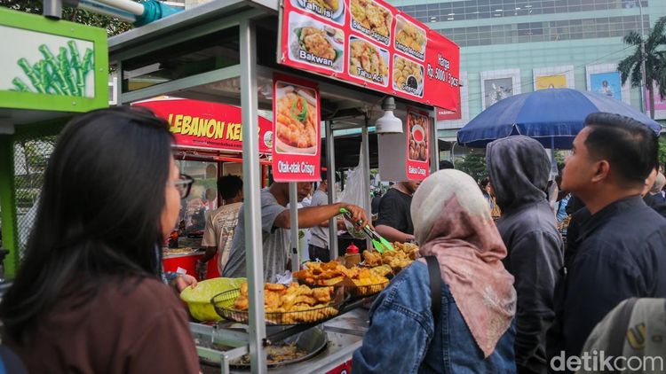 PKL Kebon Kacang Belakang GI Diserbu Jelang Buka Puasa