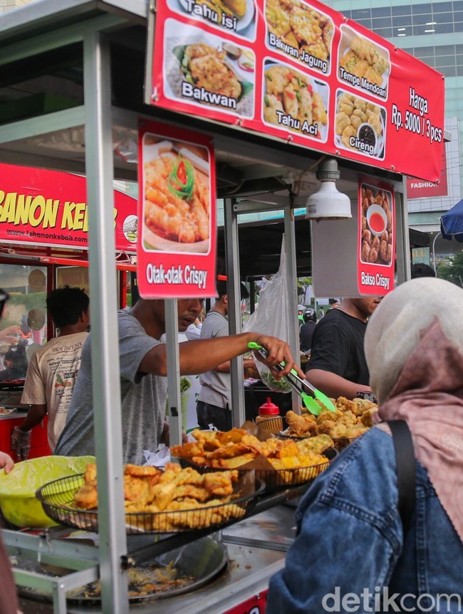 PKL Kebon Kacang Belakang GI Diserbu Jelang Buka Puasa