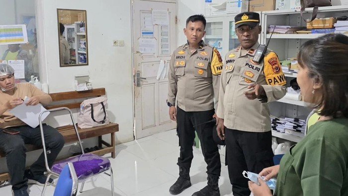 Polres Jayapura turun tangan menyelidiki kasus dokter dan perawat RSUD Yowari dianiaya keluarga pasien.