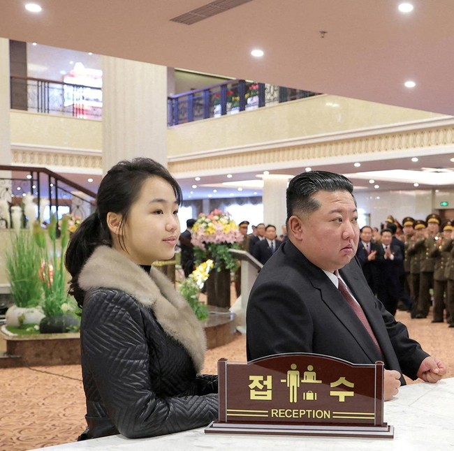 Rahasia di Balik Gestur Putri Kim Jong-un, Disiapkan Jadi Penguasa Korea Utara