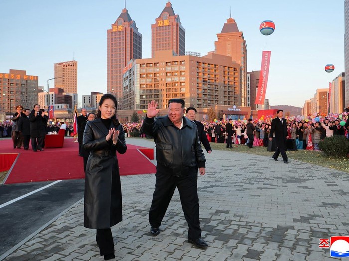 North Korean leader Kim Jong Un and his daughter Kim Ju Ae attend a completion ceremony for the 10,000-unit housing complex in the fourth phase of the Hwaseong District, in Pyongyang, North Korea, February 16, 2026, in this picture released February 17, 2026 by North Koreas official Korean Central News Agency. KCNA via REUTERS ATTENTION EDITORS - THIS IMAGE WAS PROVIDED BY A THIRD PARTY. REUTERS IS UNABLE TO INDEPENDENTLY VERIFY THIS IMAGE. NO THIRD PARTY SALES. SOUTH KOREA OUT. NO COMMERCIAL OR EDITORIAL SALES IN SOUTH KOREA.