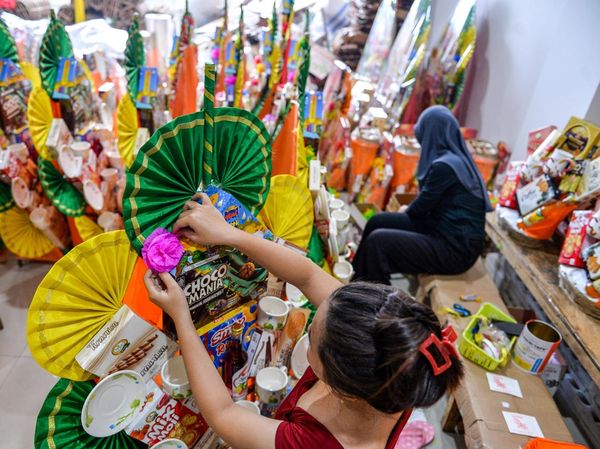 Bingkisan Lebaran Mulai Diburu, Produksi Parsel di Bandung Meningkat