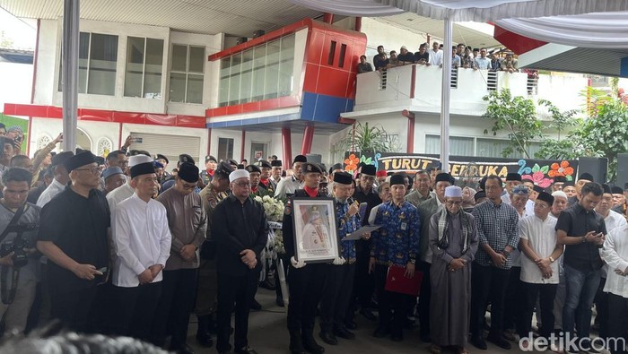 Prosesi pemakaman mantan Gubernur Sumatera Selatan  Alex Noerdin