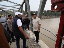 Satgas PRR Kebut Perbaikan Jalan-Jembatan agar Logistik Sumatera Normal