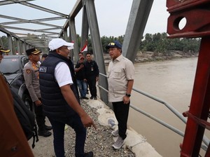 Satgas PRR Kebut Perbaikan Jalan-Jembatan agar Logistik Sumatera Normal