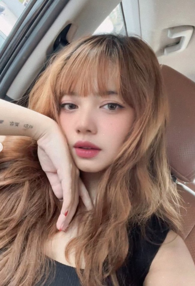 Memiliki nama asli Shella Ganiswara, wanita yang lebih dikenal dengan nama Shegan itu diketahui lahir pada tahun 1999. Di akun TikTok dan Instagram, Shegan cukup sering membagikan foto dan video dirinya. Foto: Instagram/@itsegans