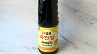 Guk Ganjang merupakan soy sauce dengan karakter rasa asin asal Korea Selatan. Menurut sejarahnya, soy sauce ini merupakan peninggalan dari komunitas pertanian di kawasan peninsula Korea. Foto: Taste Atlas