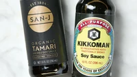 Tamari merupakan jenis soy sauce dengan warna lebih gelap yang diproduksi di Jepang. Pada abad ke-13, soy sauce ini menjadi andalan para Buddha untuk memasak. Foto: Taste Atlas